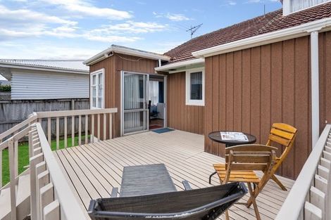Photo of property in 206 Te Atatu Road, Te Atatu South, Auckland, 0610
