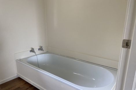 Photo of property in 18 Malmo Place, Massey, Auckland, 0614