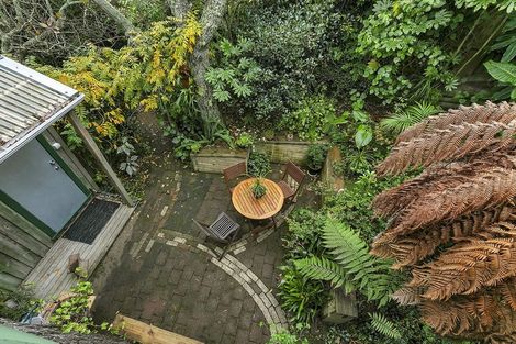 Photo of property in 2/26 Colonial Road, Birkenhead, Auckland, 0626