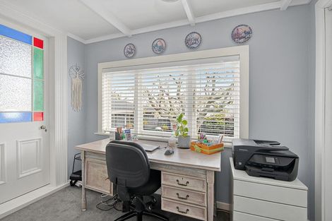 Photo of property in 33 Garfield Road, Helensville, 0800