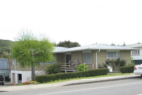 Photo of property in 165 Waikawa Road, Picton, 7220