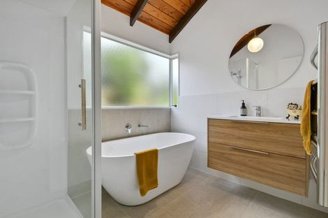 Photo of property in 18 Da Vinci Place, West Harbour, Auckland, 0618