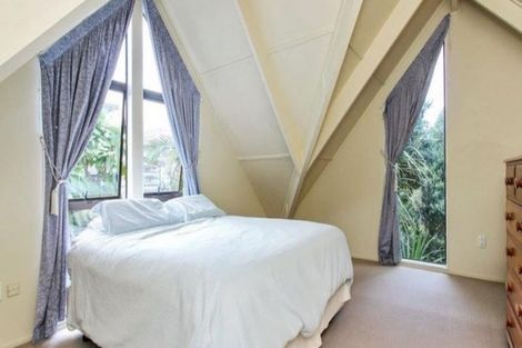 Photo of property in 16 Sylvan Crescent, Te Atatu South, Auckland, 0610