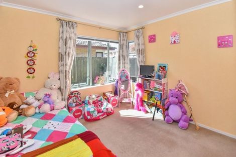 Photo of property in 99 Riverton Drive, Randwick Park, Auckland, 2105