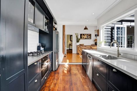 Photo of property in 5 Rogan Street, New Plymouth, 4310