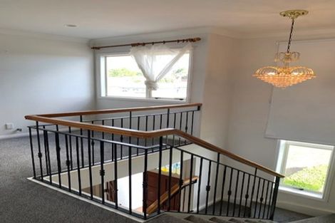 Photo of property in 2 Glastry Close, East Tamaki Heights, Auckland, 2016