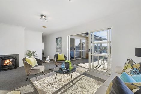 Photo of property in 9 Kittiwake Drive, Schnapper Rock, Auckland, 0632