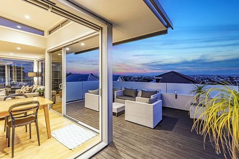 Photo of property in 49 Seaview Road, Castor Bay, Auckland, 0620