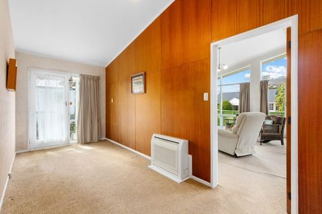 Photo of property in 25 Churton Drive, Churton Park, Wellington, 6037