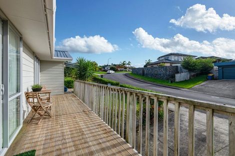 Photo of property in 37 Bradnor Meadows Drive, Swanson, Auckland, 0612