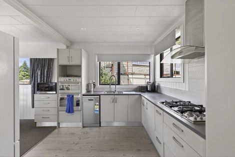 Photo of property in 46 Seaview Road, Marfell, New Plymouth, 4310