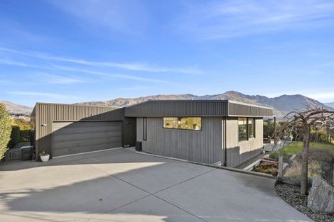 Photo of property in 35 Kirimoko Crescent, Wanaka, 9305