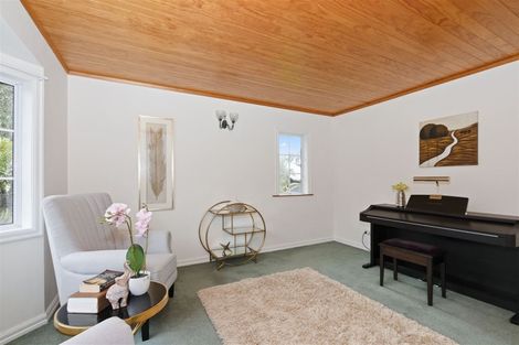 Photo of property in 8a Wainoni Heights, Greenhithe, Auckland, 0632