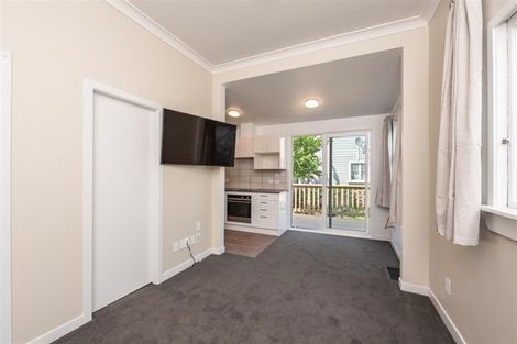 Photo of property in 15 Hall Street, Newtown, Wellington, 6021