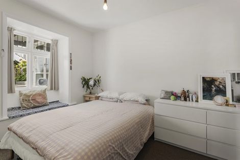 Photo of property in 142 Kelburn Parade, Kelburn, Wellington, 6012