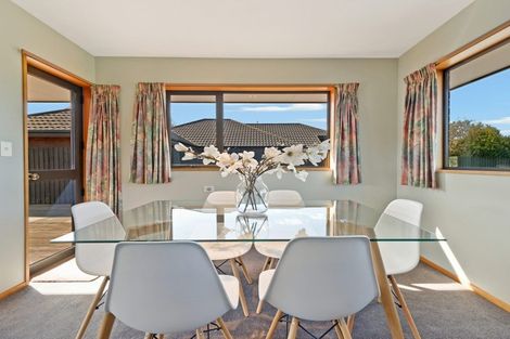 Photo of property in 7 Thicket Close, Redwood, Christchurch, 8051
