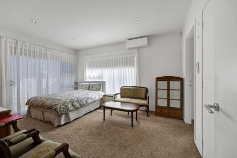 Photo of property in 16 Links Drive, Waiwhakaiho, New Plymouth, 4312