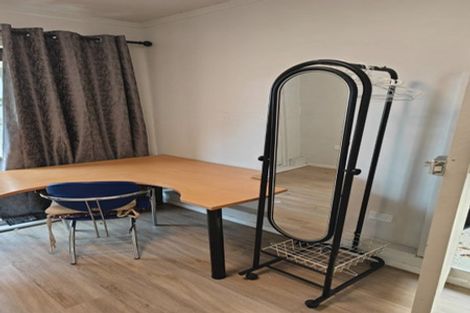 Photo of property in 50 Woodhouse Avenue, Karori, Wellington, 6012