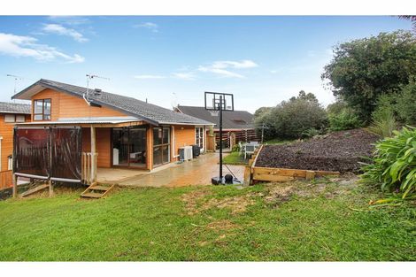 Photo of property in 2/6 Sovereign Place, Glenfield, Auckland, 0629