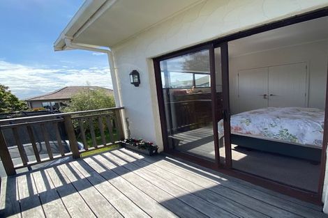 Photo of property in 2/21 Scarboro Terrace, Murrays Bay, Auckland, 0630