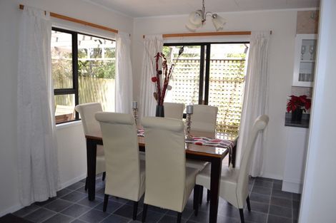 Photo of property in 52 Meadowood Drive, Unsworth Heights, Auckland, 0632