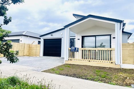 Photo of property in 17 Cronshaw Road, Karaka, 2113