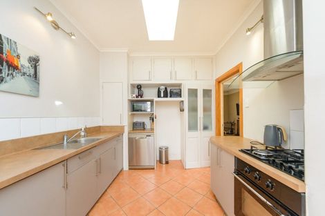 Photo of property in 30 Puriri Terrace, Roslyn, Palmerston North, 4414