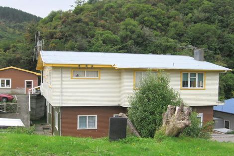 Photo of property in 44 Lincoln Avenue, Tawa, Wellington, 5028