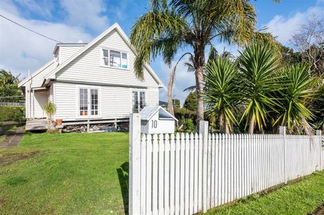 Photo of property in 10 Grendon Road, Titirangi, Auckland, 0604