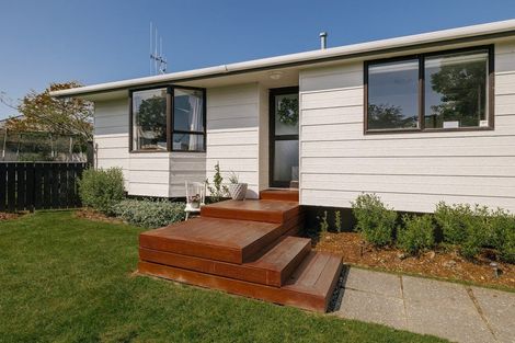 Photo of property in 21 Peppertree Glade, Kelvin Grove, Palmerston North, 4414