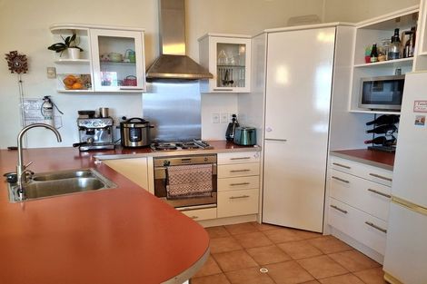 Photo of property in Endeavour Apartments, 10/125u Thorndon Quay, Pipitea, Wellington, 6011