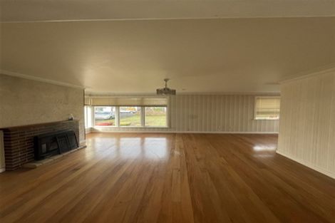 Photo of property in 19 Yeovil Road, Te Atatu Peninsula, Auckland, 0610