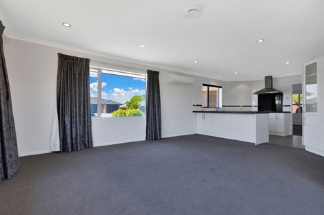 Photo of property in 9 Walnut Way, Rangiora, 7400