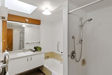 Photo of property in 2/3 Karitane Drive, Cashmere, Christchurch, 8022