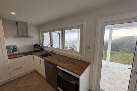 Photo of property in 174 Nevay Road, Karaka Bays, Wellington, 6022