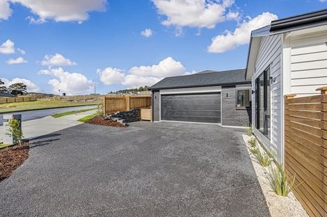 Photo of property in 4 Wheki Place, Swanson, 0614