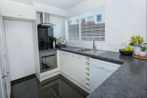 Photo of property in 12a Kingsbridge Place, Newlands, Wellington, 6037