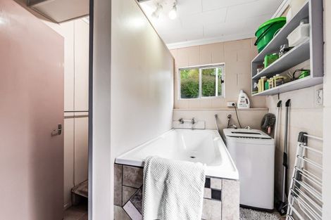 Photo of property in 92 Poaka Avenue, Dinsdale, Hamilton, 3204