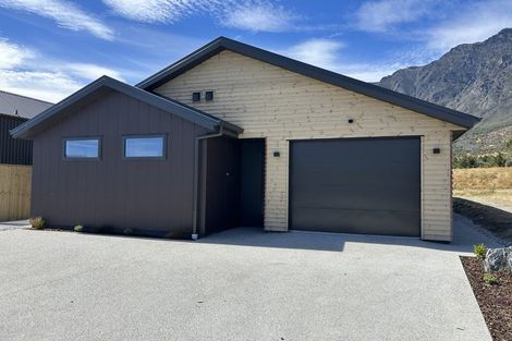Photo of property in 18 Rowe Drive, Jacks Point, 9371