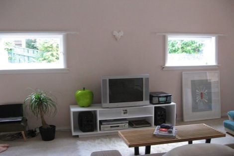 Photo of property in 87 Muritai Road, Eastbourne, Lower Hutt, 5013