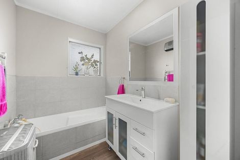 Photo of property in 2/54 Finlayson Avenue, Clendon Park, Auckland, 2103