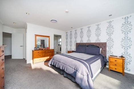 Photo of property in 26 Chestnut Close, Kelvin Grove, Palmerston North, 4414