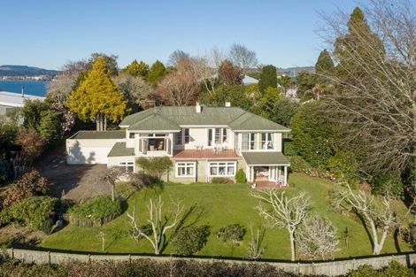 Photo of property in 18 Vista Place, Kawaha Point, Rotorua, 3010