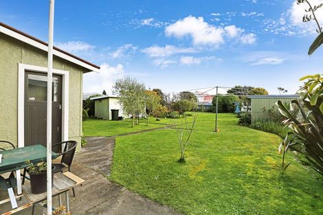 Photo of property in 5 Gloag Street, Waverley, 4510