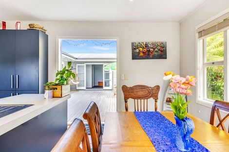 Photo of property in 2 Alberta Street, Acacia Bay, Taupo, 3330