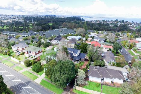 Photo of property in 52 Golf Road, New Lynn, Auckland, 0600