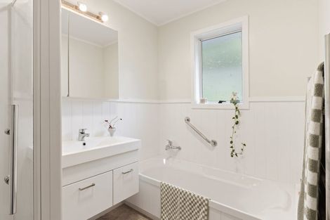 Photo of property in 57 Seddon Crescent, Whataupoko, Gisborne, 4010