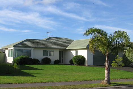 Photo of property in 177 Lakeside Drive, Orewa, 0931