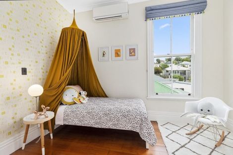 Photo of property in 12 Eden Street, Island Bay, Wellington, 6023