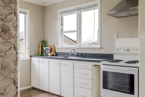 Photo of property in 10 Stoke Place, Awapuni, Palmerston North, 4412